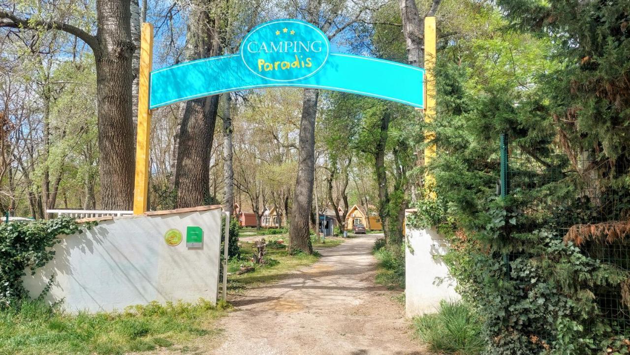 Camping Paradis Bellerive Montfrin Exterior photo