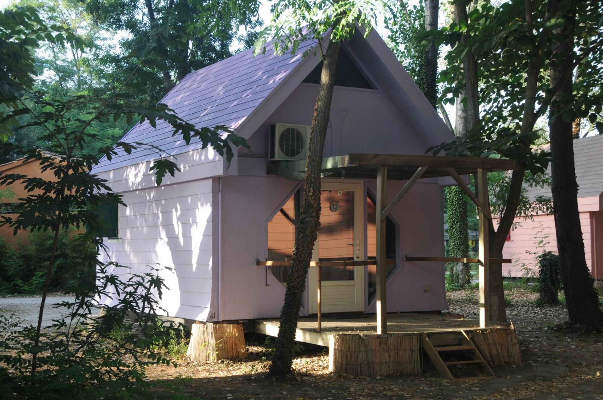Camping Paradis Bellerive Montfrin Exterior photo