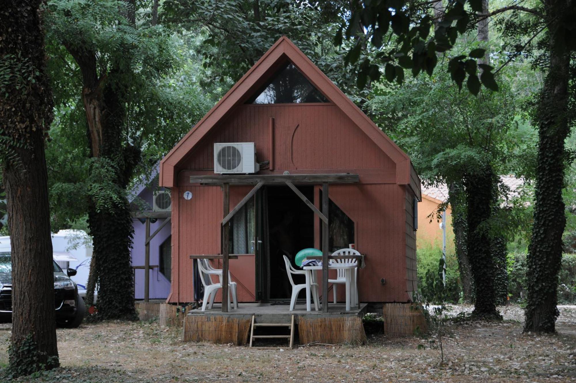 Camping Paradis Bellerive Montfrin Exterior photo