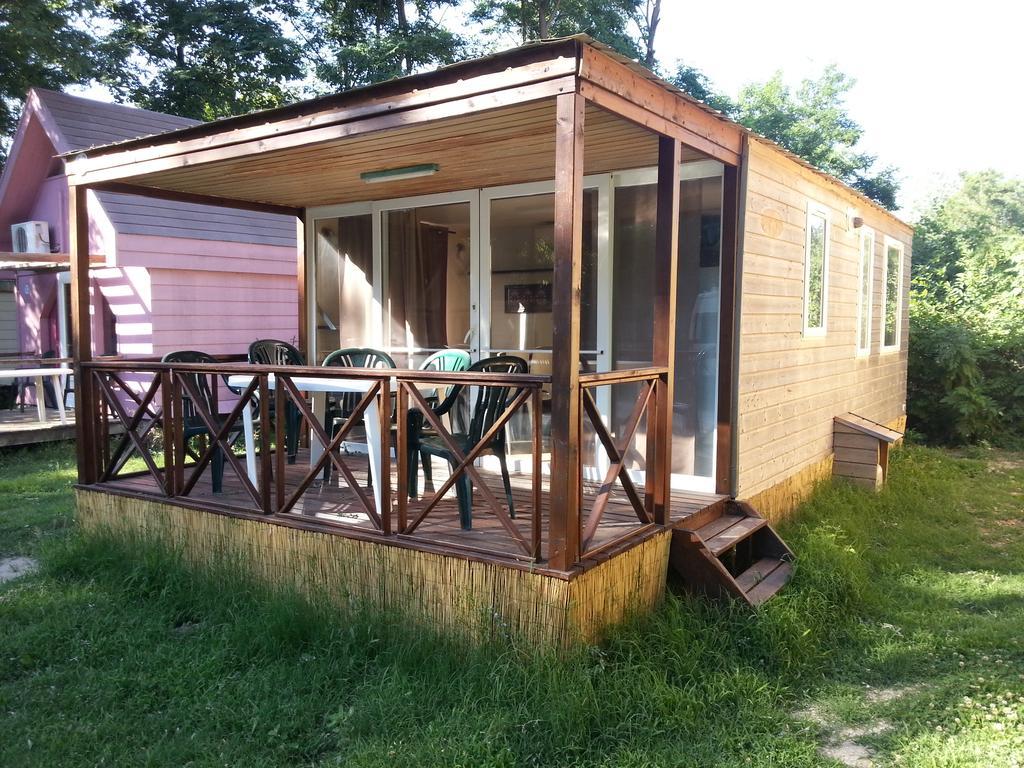 Camping Paradis Bellerive Montfrin Room photo
