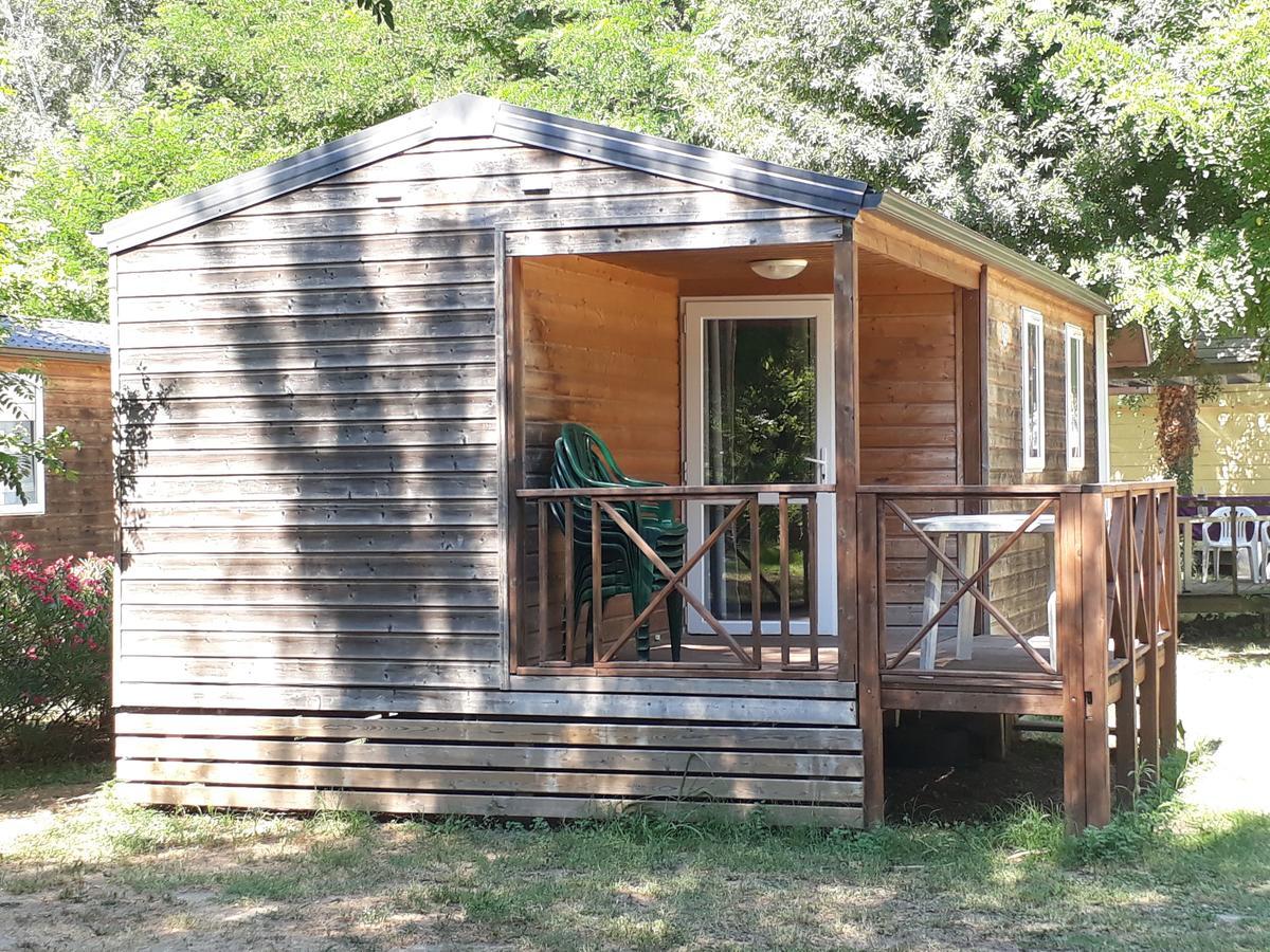 Camping Paradis Bellerive Montfrin Exterior photo