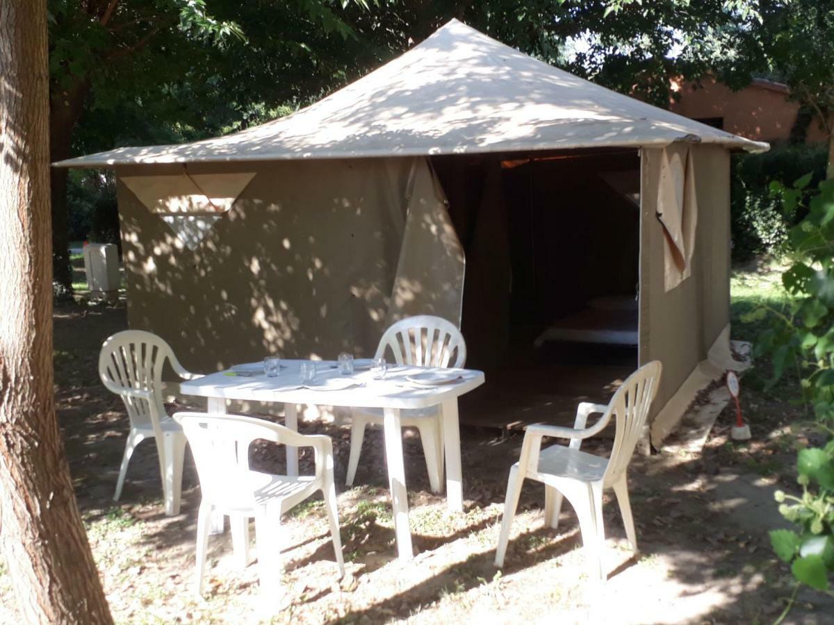 Camping Paradis Bellerive Montfrin Exterior photo